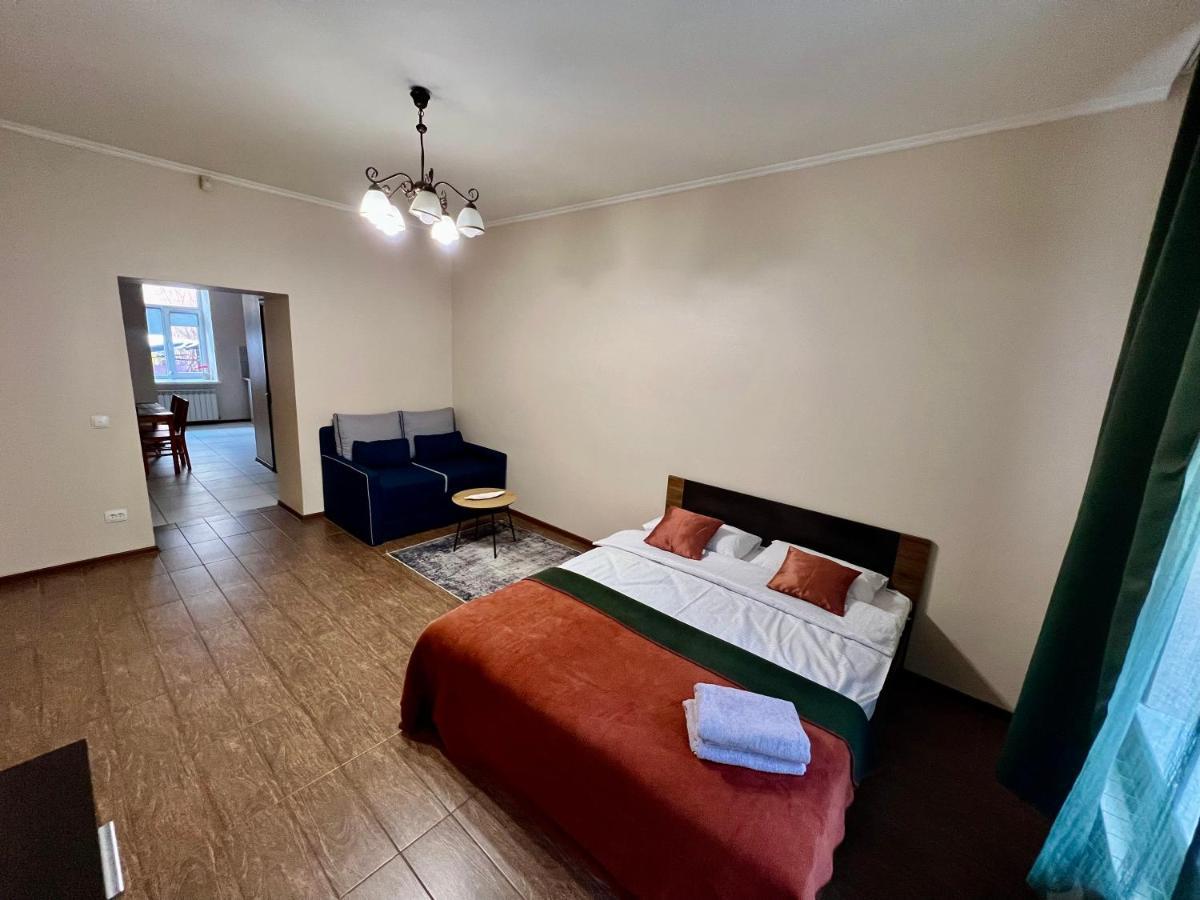 לבוב Old City Apartment With Parking מראה חיצוני תמונה