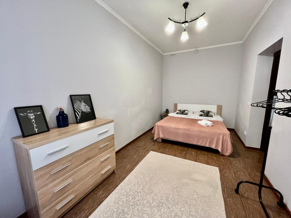 לבוב Old City Apartment With Parking מראה חיצוני תמונה
